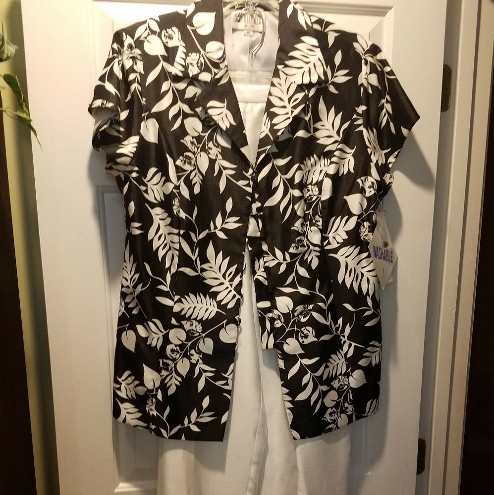 Short sleeve pant suit